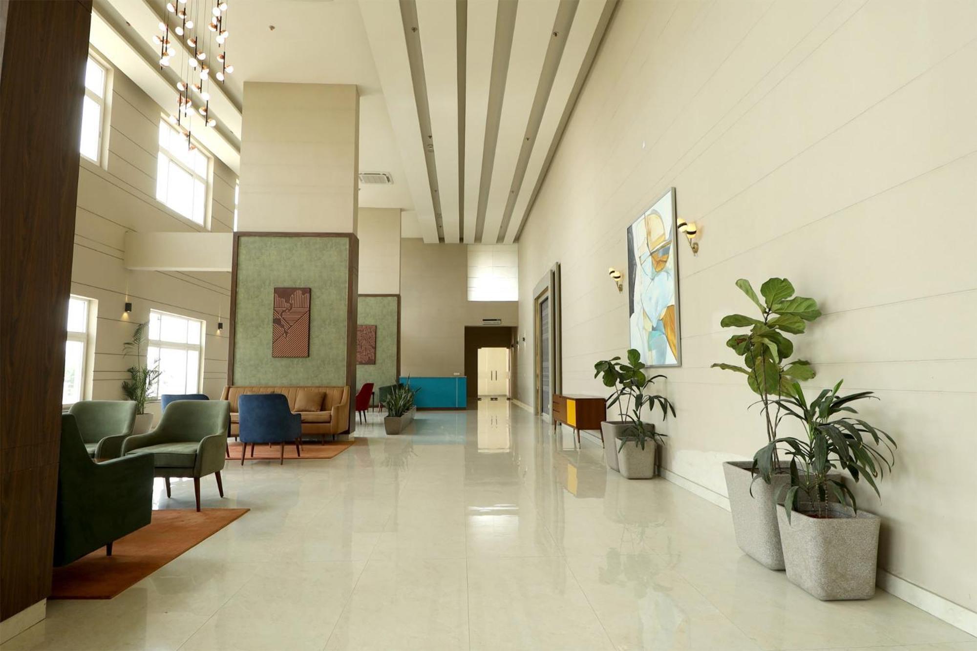Studio Apartment By La Valentino Near Expo Mart เกรทเตอร์นอยดา ภายนอก รูปภาพ