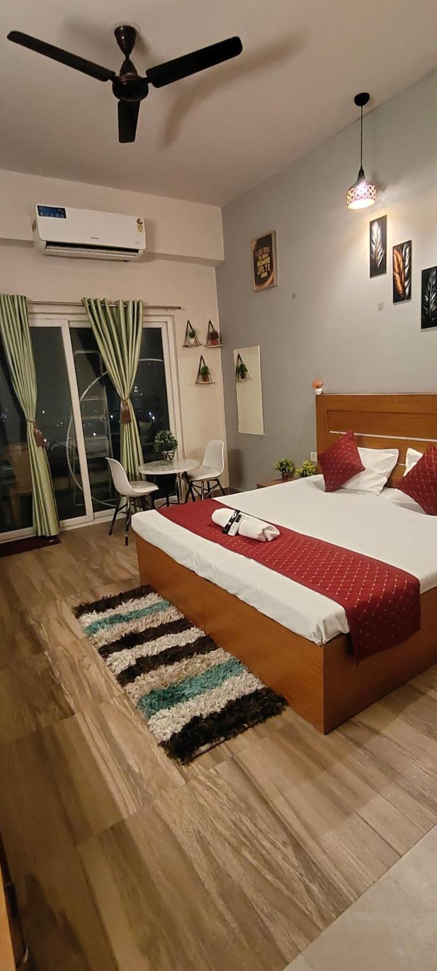 Studio Apartment By La Valentino Near Expo Mart เกรทเตอร์นอยดา ภายนอก รูปภาพ
